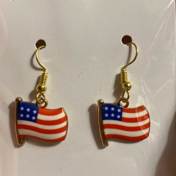 American flag earrings. - Picture 3 of 3